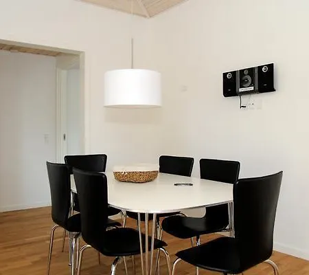 Nyaraló Three-bedroom Holiday In Romo 16